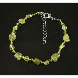 Браслет из  хризолита, с хрусталем, на застежке