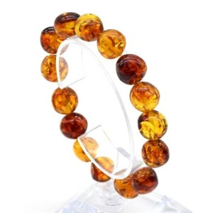 Яркий браслет из янтаря мятый шарик 12мм цвет медово-коньячный, 15см (иск.)