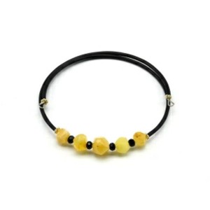 Браслет из янтаря галтовка с гранями на пружинке цвет молочный, 18см Браслет из янтаря галтовка с гранями на пружинке цвет молочный, 18см