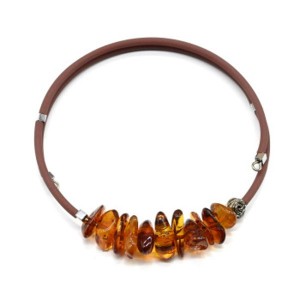 Браслет на каучуке женский с янтарем галтовка цвет коньячный, 17см