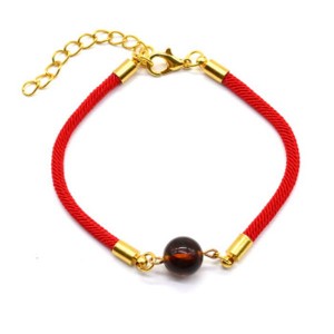Браслет оберег красная нить с янтарем шарик 10мм цвет кофейный, золотистый, 18см