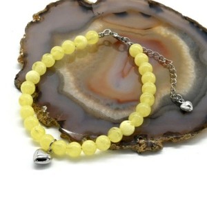 Браслет с подвеской Сердце 8*8мм, янтарь шарик 6мм цвет молочный, 18см (иск.)