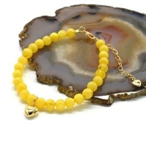 Браслет с подвеской Сердце 8*8мм, янтарь шарик 6мм цвет медово-молочный, золотистый, 18см (иск.)