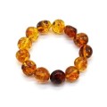 Яркий браслет из янтаря мятый шарик 15мм цвет медово-коньячный, 15см (иск.)