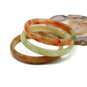 Браслет круглый из муранского стекла ширина 9мм цвет клубнично-зеленый (иск.)