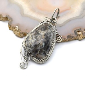 Кулон моховой агат 22*44мм. Кулон моховой агат 22*44мм.