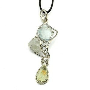 Кулон аквамарин с гелиодором 30*67мм. Кулон аквамарин с гелиодором 30*67мм.