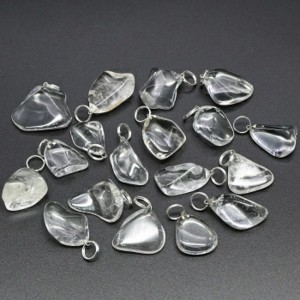 Кулон из горного хрусталя галтовка 15*20мм Кулон из горного хрусталя галтовка 15*20мм