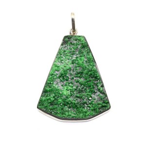 Кулон уваровит 38*46мм.