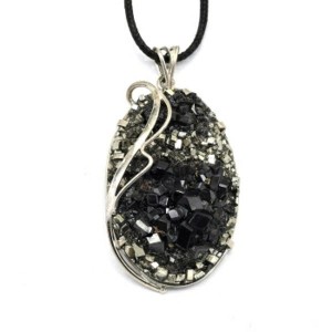 Кулон из меланита и пирита 32*52мм.