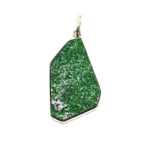 Кулон уваровит 27*43мм.