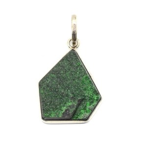 Кулон уваровит 22*27мм.