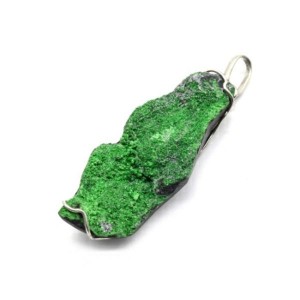 Кулон уваровит 21*51мм