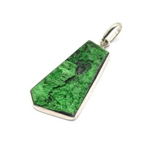 Кулон уваровит 21*36мм.