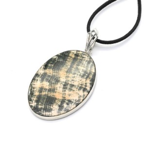 Кулон из скарна 31*44мм