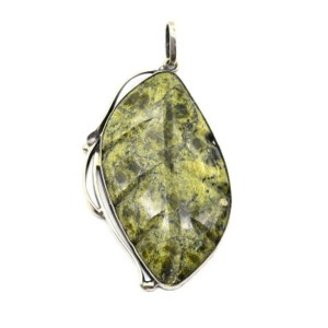 Кулон из змеевика "Лист" 34*55мм. Кулон из змеевика "Лист" 34*55мм.