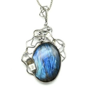 Кулон из лабрадорита 43*57мм.