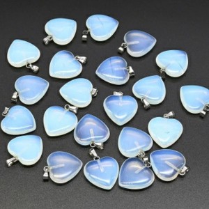 Кулон сердце из лунного камня 20*20мм (иск.)