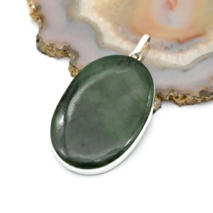 Кулон нефрит 29*43мм.