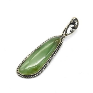 Кулон нефрит 18*49мм. Кулон нефрит 18*49мм.