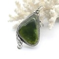Кулон нефрит 26*42мм.