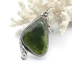 Кулон нефрит 26*42мм.