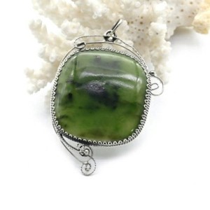 Кулон нефрит 34*50мм.