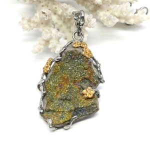 Кулон спектропирит 37*54мм.