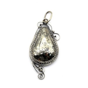 Кулон с пиритом 22*46мм.