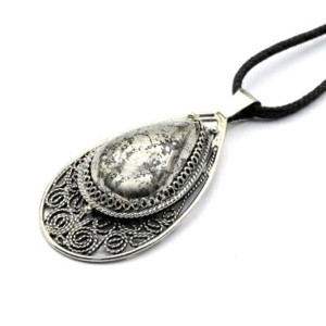 Кулон с пиритом 24*41мм.