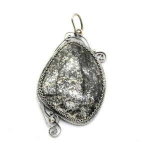 Кулон пирит 31*50мм.