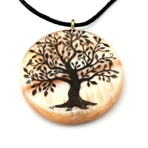 Кулон из селенита "Дерево жизни №2" круг 33мм, на шнурке