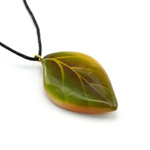 Кулон из селенита "Листик" 28*40мм, на шнурке