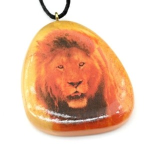 Кулон с изображением Льва на селените капля 37*45мм со шнурком