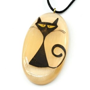 Кулон на шнурке из селенита Киска овал 27*50мм