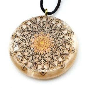 Кулон Мандала №2 из селенита круг 33мм на шнурке