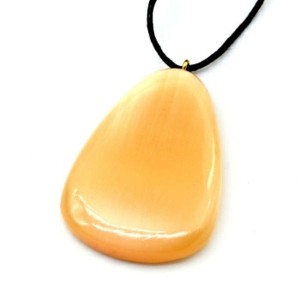 Кулон из камня селенит Капля 35*50мм на шнурке Кулон из камня селенит Капля 35*50мм на шнурке