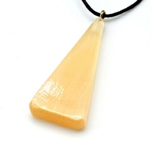 Кулон из камня селенит Треугольник 23*50мм на шнурке