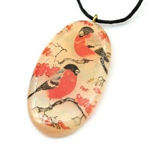 Кулон на шнурке из селенита Снегири овал 27*50мм