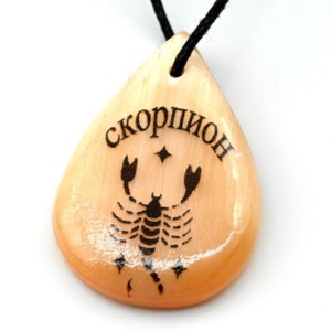 Кулон знак зодиака Скорпион 26*40мм из селенита