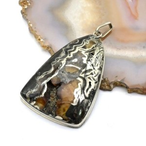 Кулон симбирцит 33*47мм. Кулон симбирцит 33*47мм.