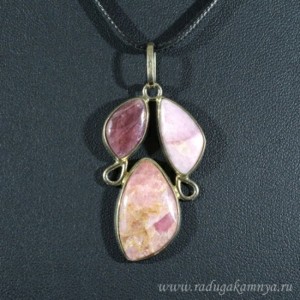 Кулон турмалин 24*38мм. Кулон турмалин 24*38мм.