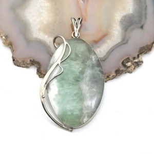 Кулон из флюорита 33*55мм.