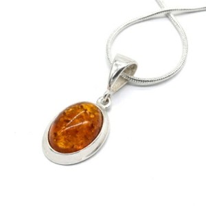 Кулон с янтарём в посеребрении овал 13*17мм светло-коньячный