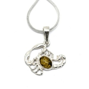 Кулон с янтарём в посеребрении знак зодиака Скорпион 20*18мм цвет зеленый