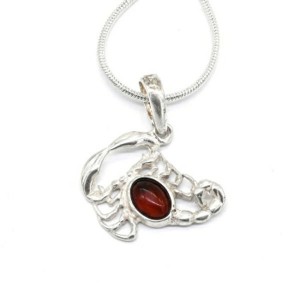 Кулон с янтарём в посеребрении знак зодиака Скорпион 20*18мм цвет коньячный Кулон с янтарём в посеребрении знак зодиака Скорпион 20*18мм цвет коньячный