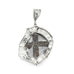 Кулон из ставролит 37*43мм.