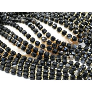 Бусины из агата черного кубик гр.7мм, 38см, 43 бусин Бусины из агата черного кубик гр.7мм, 38см, 43 бусин