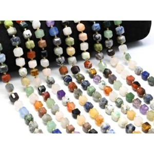 Бусины из самоцветов кубик гр.8мм, 38,5см, 37 бусин