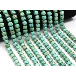 Бусины из бирюзы кубик гр.9мм, 39см, 46 бусин (иск.) Бусины из бирюзы кубик гр.9мм, 39см, 46 бусин (иск.)